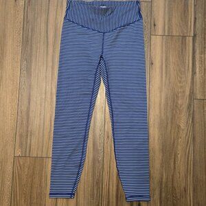 754. Gap Fit Blue White Striped Like New Buttery Soft Size Small